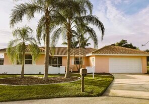 381 Delido Ct in Punta Gorda, FL - Building Photo