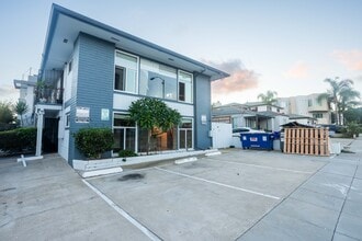 Bay Park Apartments in San Diego, CA - Foto de edificio - Building Photo