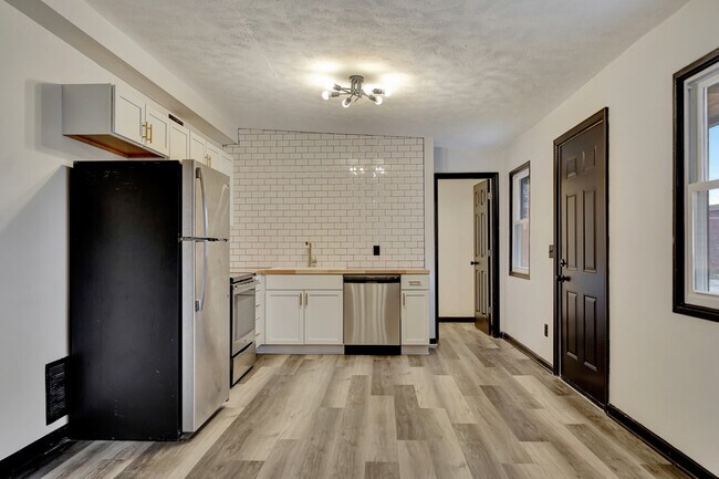 1603 N Cotner Blvd, Unit 2 in Lincoln, NE - Building Photo - Building Photo