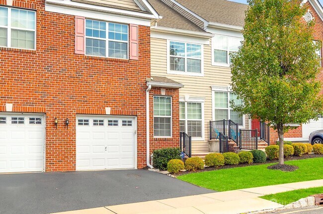 304 Cambridge Dr in North Brunswick, NJ - Building Photo - Building Photo