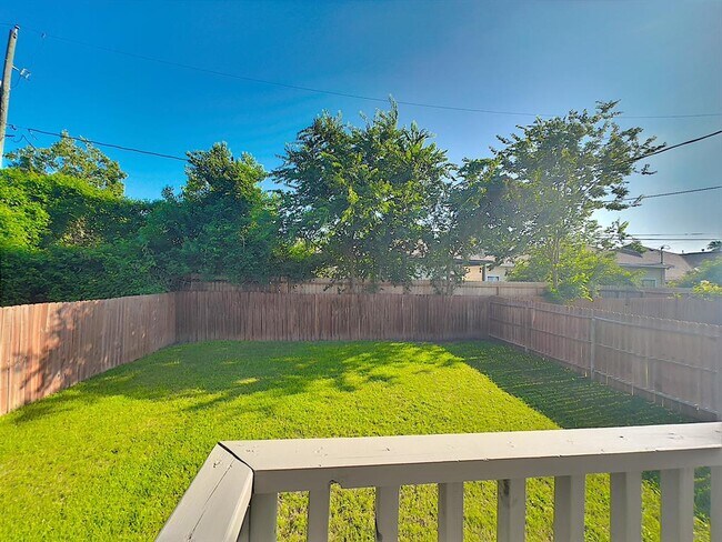 418 Yale Oaks Ln in Houston, TX - Building Photo - Building Photo