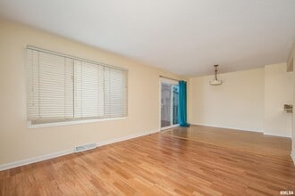 3598 Cedarwood Ct in Bettendorf, IA - Building Photo - Building Photo