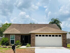 1605 Cobbler Dr in Lutz, FL - Building Photo