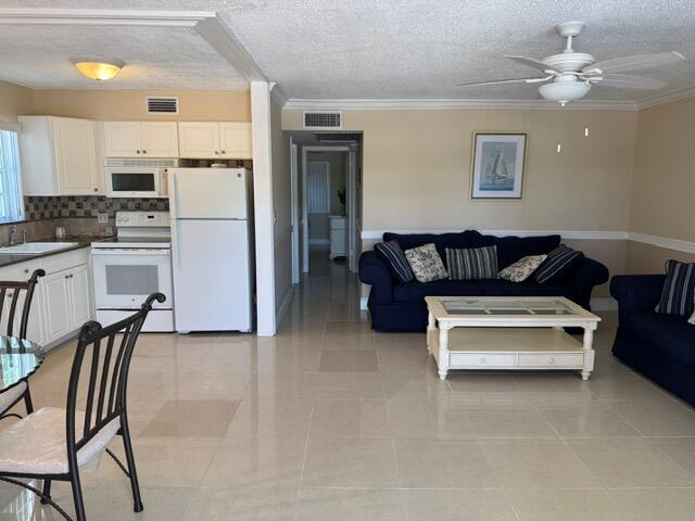 222 Kent M in West Palm Beach, FL - Building Photo