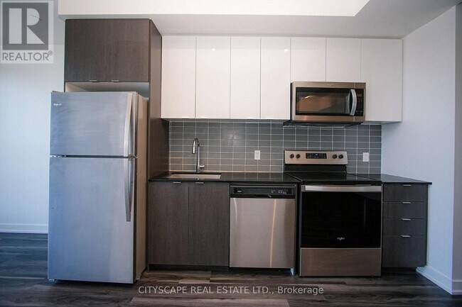 859 The Queensway in Toronto, ON - Building Photo - Building Photo