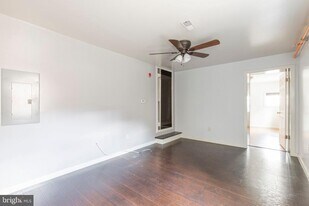 507 W Girard Ave in Philadelphia, PA - Building Photo