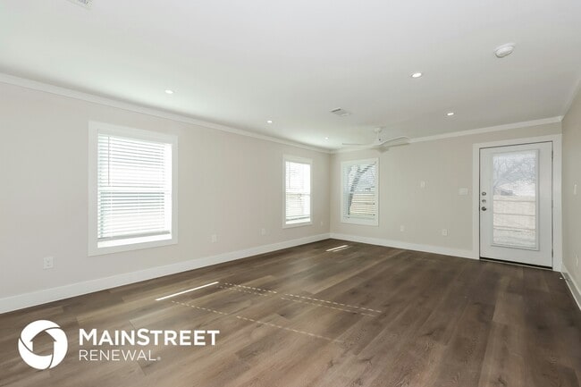 2108 Belzise Terrace in Fort Worth, TX - Foto de edificio - Building Photo