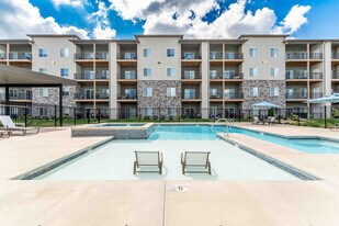 Monarch in Springfield, MO - Building Photo