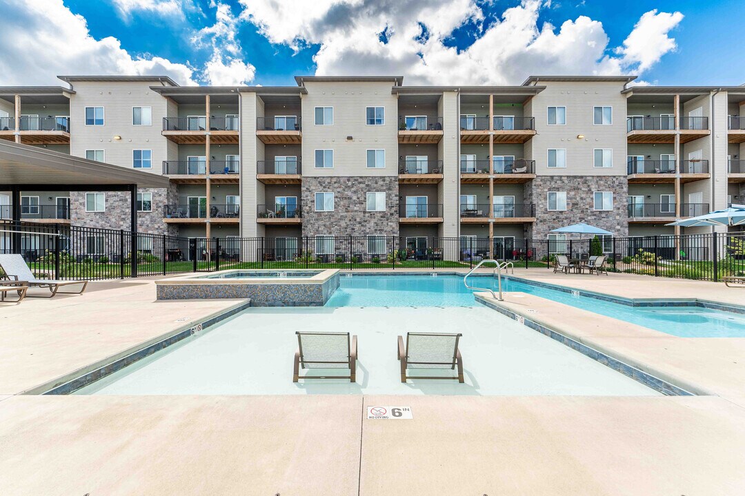 Monarch in Springfield, MO - Foto de edificio