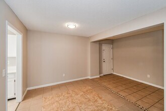 7969 Amandas Crossing Dr E in Jacksonville, FL - Foto de edificio - Building Photo