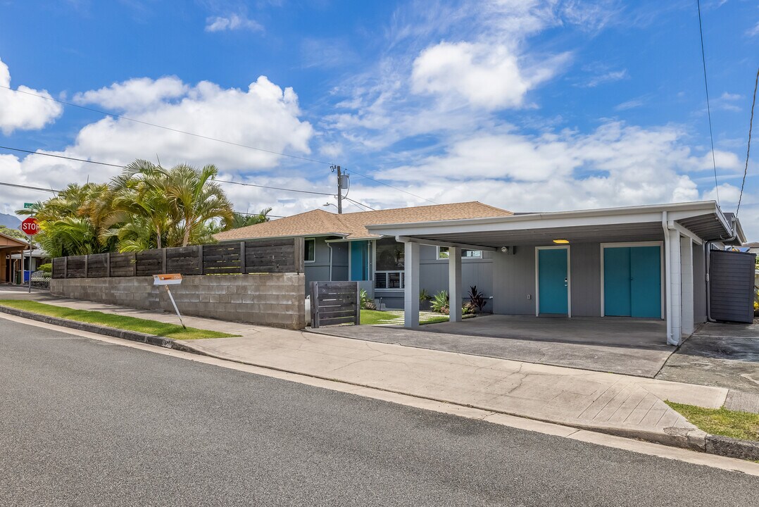1384 Nanawale Pl in Kailua, HI - Building Photo