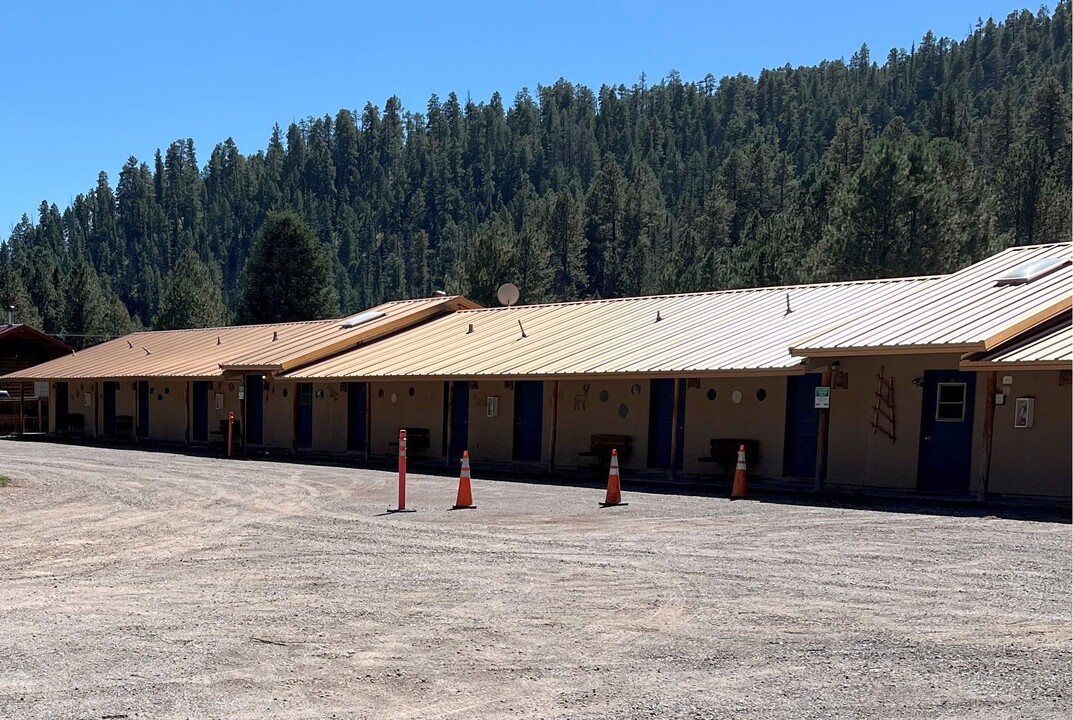 La Cueva Lodge in Jemez Springs, NM - Building Photo