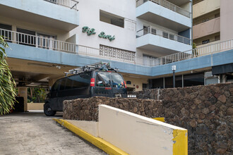 Big Surf Apartments in Honolulu, HI - Building Photo - Building Photo