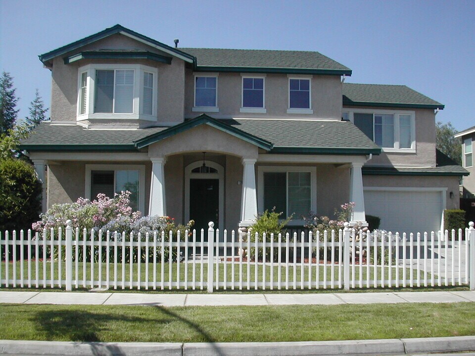267 W Springer Dr in Turlock, CA - Building Photo