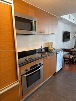 50 S Biscayne Blvd in Miami, FL - Building Photo
