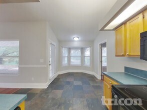 477 Federal Hill Rd in Orange Park, FL - Foto de edificio - Building Photo