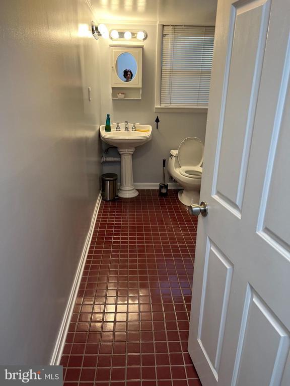 513 Creek Crossing Rd NE in Vienna, VA - Building Photo - Building Photo