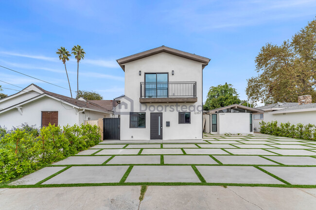 12357 Debby St in Los Angeles, CA - Building Photo - Building Photo