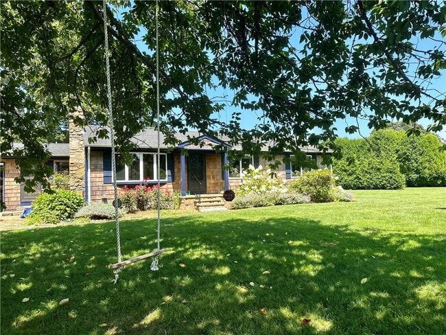 296 Moonstone Beach Rd in South Kingstown, RI - Building Photo - Building Photo