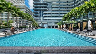 121 NE 34th St, Unit 1804 in Miami, FL - Building Photo