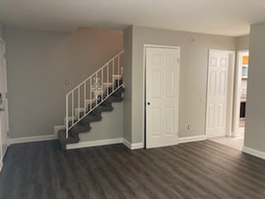 6140 Gloria Dr in Sacramento, CA - Building Photo - Building Photo