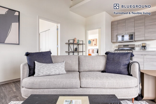 1920 N Milwaukee Ave-Unit -FL6-ID663 in Chicago, IL - Building Photo - Building Photo