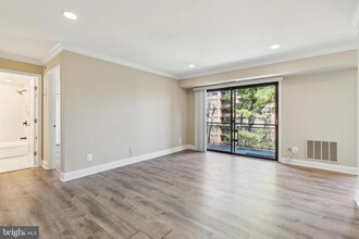4373 Cherry Hill Rd-Unit -306 in Arlington, VA - Building Photo - Building Photo
