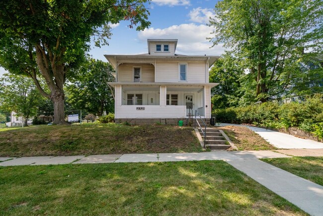 2321 Iowa St - Cedar Falls