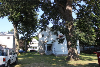 2221 N 2nd St in Clinton, IA - Building Photo - Building Photo