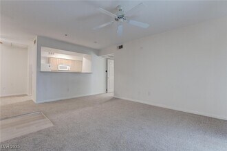 6955 N Durango Dr in Las Vegas, NV - Building Photo - Building Photo