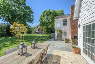 135 Little Plains Rd in Southampton, NY - Building Photo - Building Photo