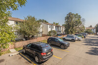 Willowdale Place in Edmonton, AB - Building Photo - Building Photo