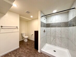 4213 E Madison Ave in Des Moines, IA - Building Photo - Building Photo