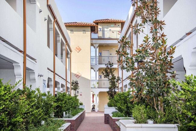 Le Blanc Apartments