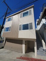 117-119 Moonstone St in Manhattan Beach, CA - Building Photo