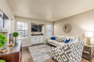 Slate Dallas in Dallas, TX - Building Photo