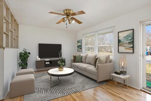 2003 Hemlock Dr in Champaign, IL - Building Photo