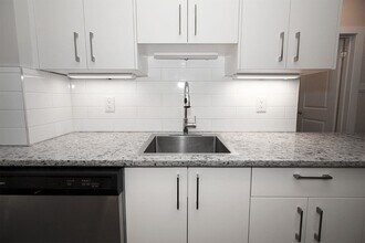 834 Grosvenor Luxury Apartment in Winnipeg, MB - Building Photo - Building Photo