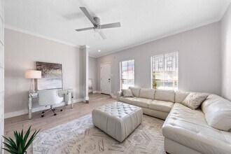 7700 Creekbend Dr, Unit 30 in Houston, TX - Building Photo - Building Photo