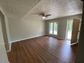 131 Lake Dr in Johnson City, TN - Building Photo - Building Photo