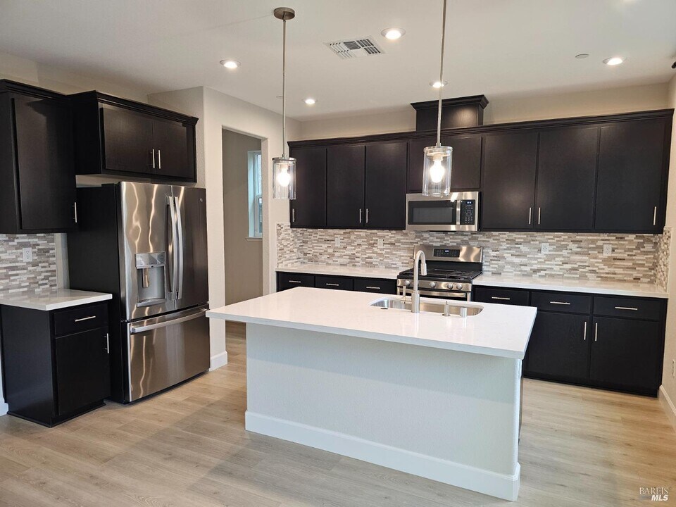 513 Aliki Dr in Vacaville, CA - Building Photo