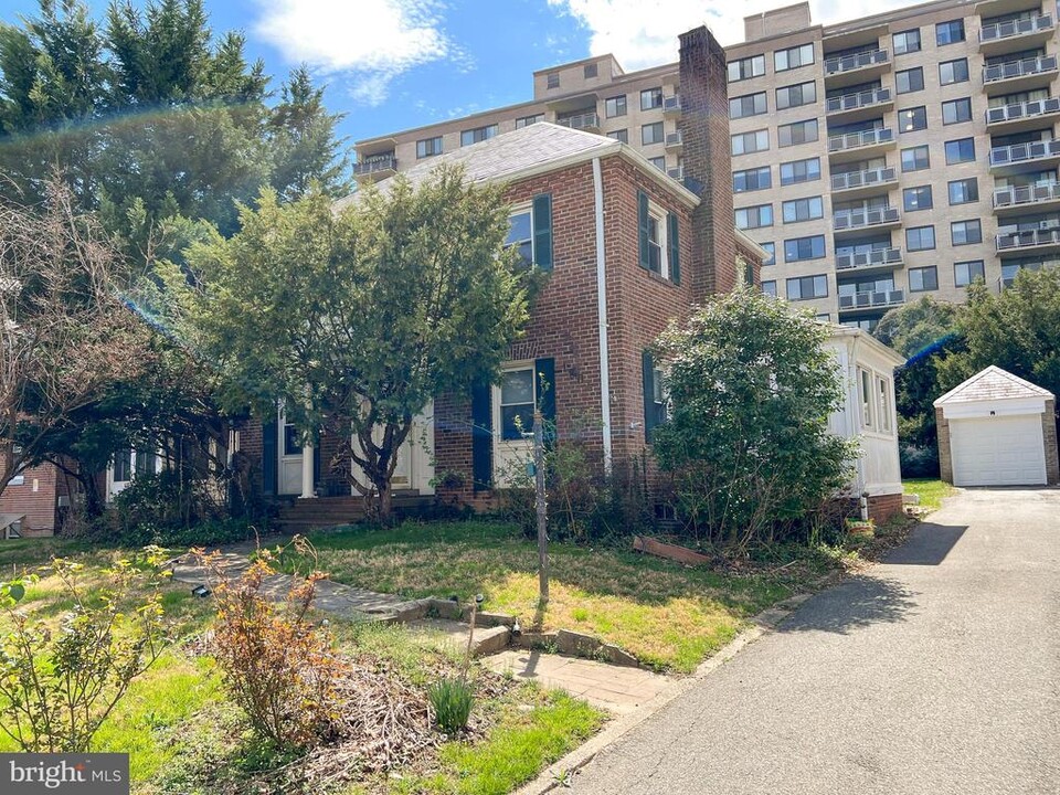 1004 Noyes Dr in Silver Spring, MD - Building Photo