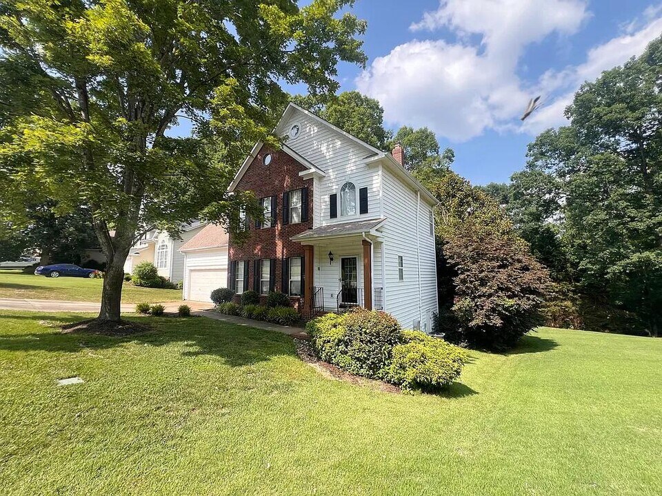 207 Twinleaf Way in Simpsonville, SC - Building Photo