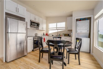 5021 Foothill Blvd in San Diego, CA - Building Photo - Building Photo