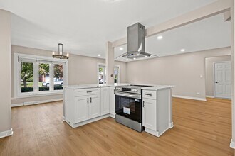 1813 W Pheasant Trail in Mount Prospect, IL - Building Photo - Building Photo