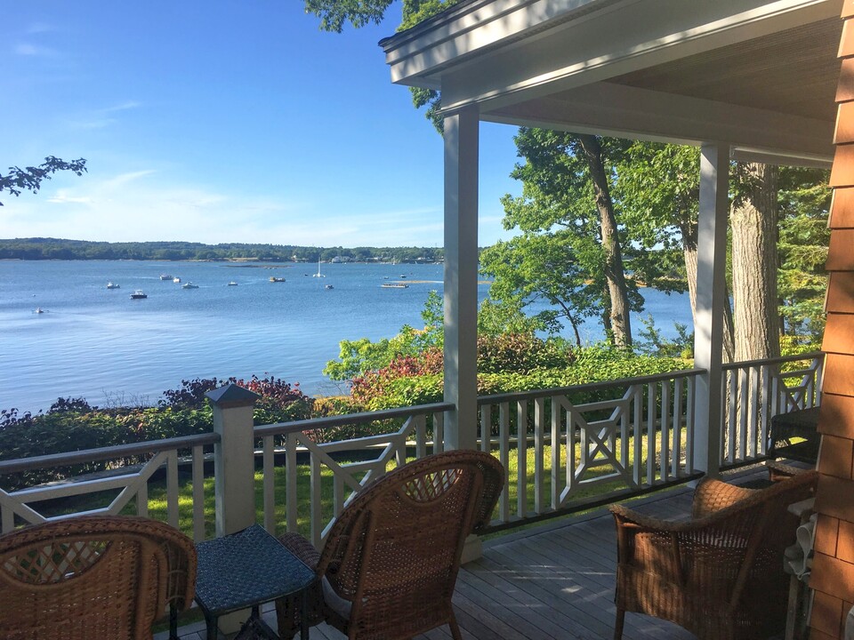 56 Oakland Ave in Yarmouth, ME - Foto de edificio