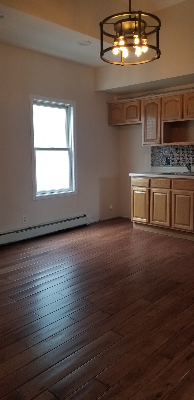 24 Jane St, Unit 2nd Floor in Paterson, NJ - Building Photo - Building Photo