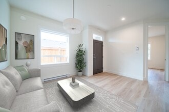 249 Finholm St N in Parksville, BC - Building Photo - Building Photo