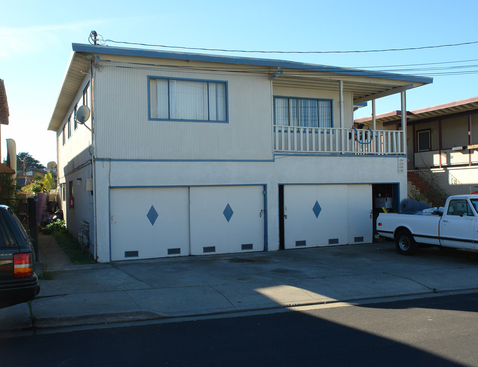 124-130 Salada Ave in Pacifica, CA - Foto de edificio