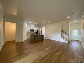 8112 Village Lake Ave in Baton Rouge, LA - Building Photo - Building Photo